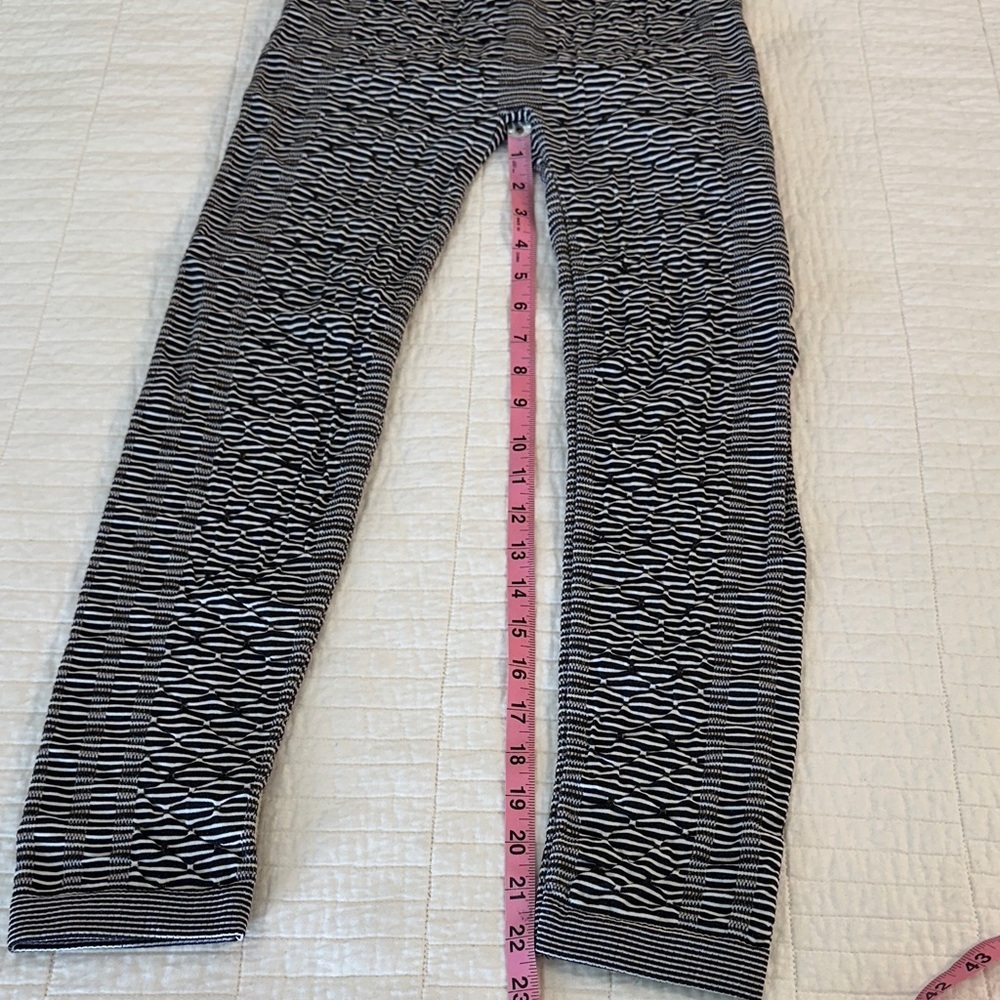 Urban Mango O/S Patterned Tight Black Stripe EUC - Picture 5 of 5